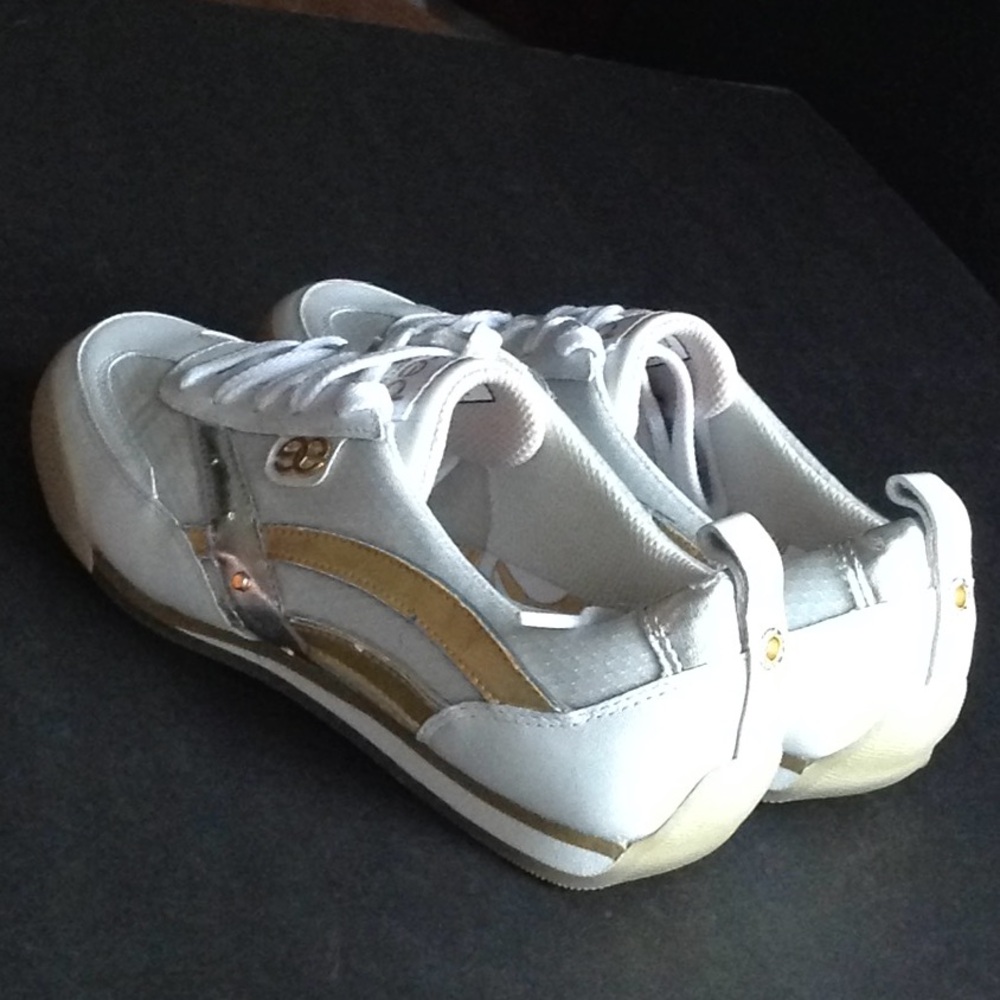 🔴 RED - Marcecko 'RARE' Metallic Sneakers - Picture 2 of 12